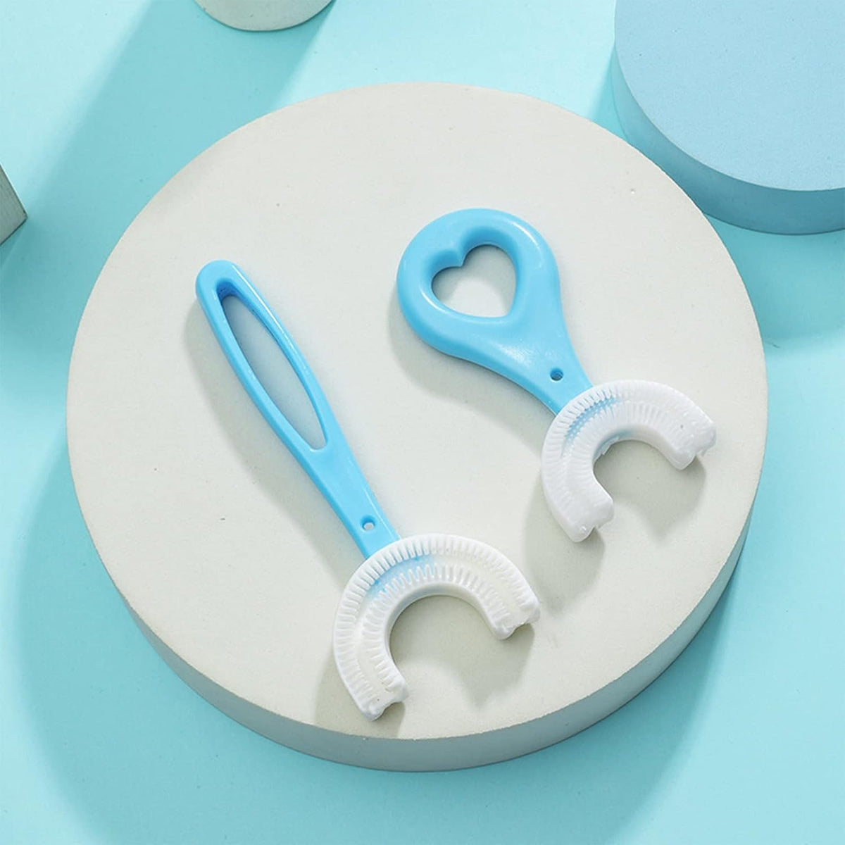 Pack de 4 Brosses à dent pour Enfant ( 2 à 12 ans )